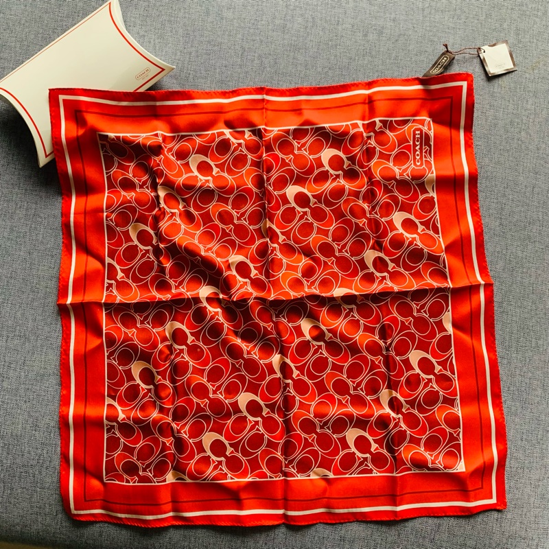 全新Coach 亮紅色logo絲巾-1