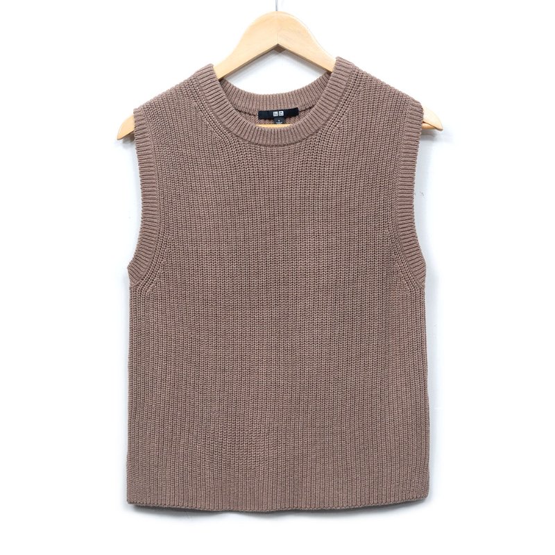 【梁以辰私服】UNIQLO 摩卡色針織背心-0