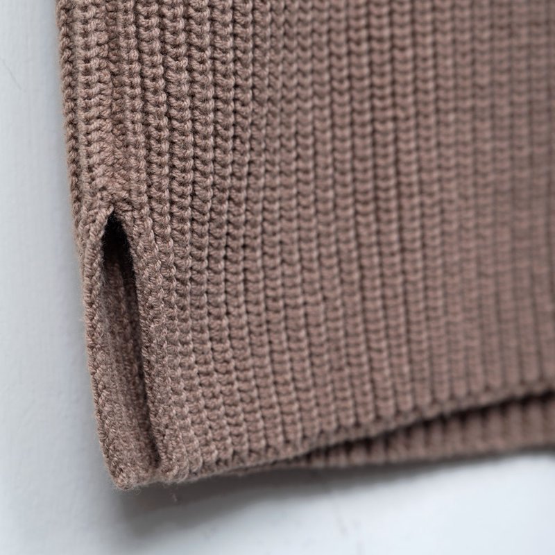 【梁以辰私服】UNIQLO 摩卡色針織背心-2