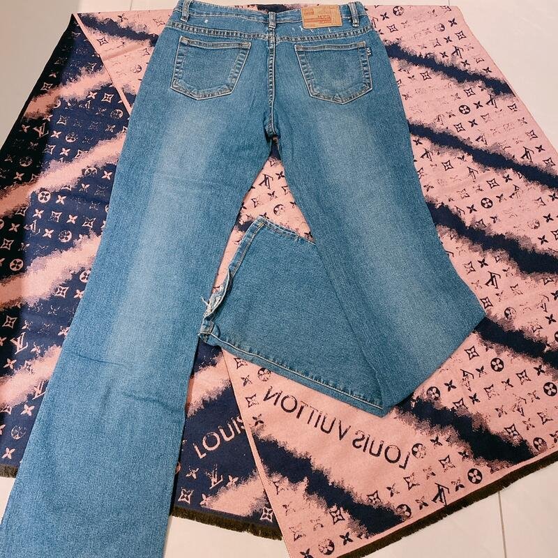 刷白藍色寬管牛仔褲 UF971-2