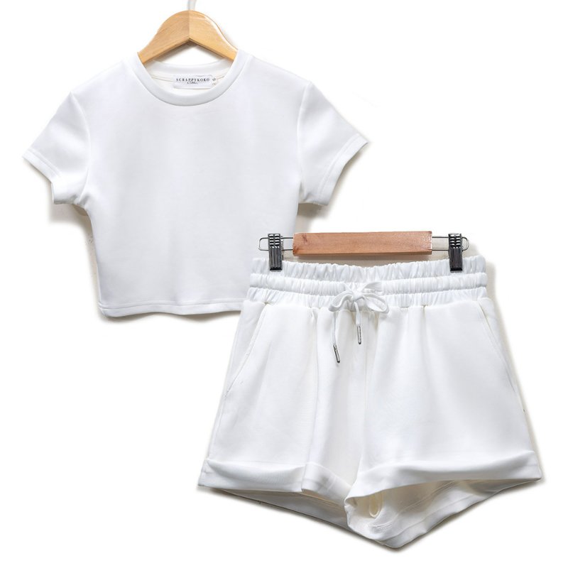 【王以甯 Ines 私服】Scrappy koko 白色短版上衣 + 鬆緊短褲-0