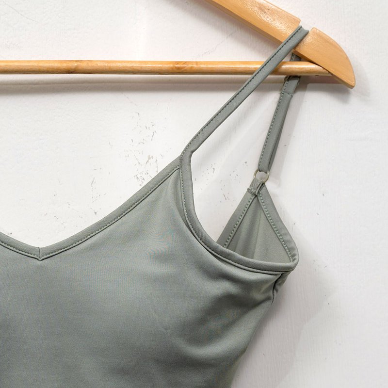 【王以甯 Ines 私服】MCASHA 綠色挖背小背心 + Nike 綠色透膚背心-2