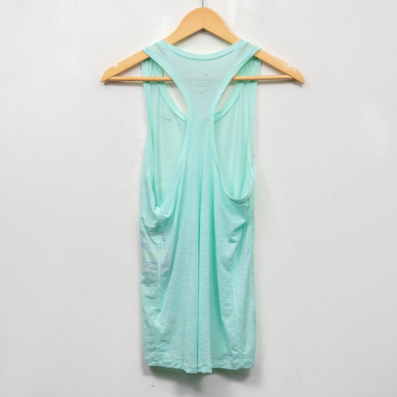 【王以甯 Ines 私服】MCASHA 綠色挖背小背心 + Nike 綠色透膚背心-8