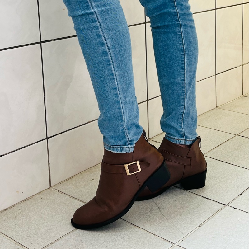 #二手鞋 咖啡色微尖頭短靴（七成新）-4