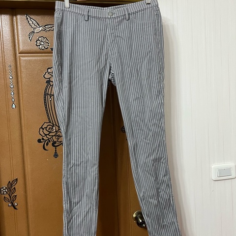 uniqlo 緊身褲系列，現在店裡還有賣