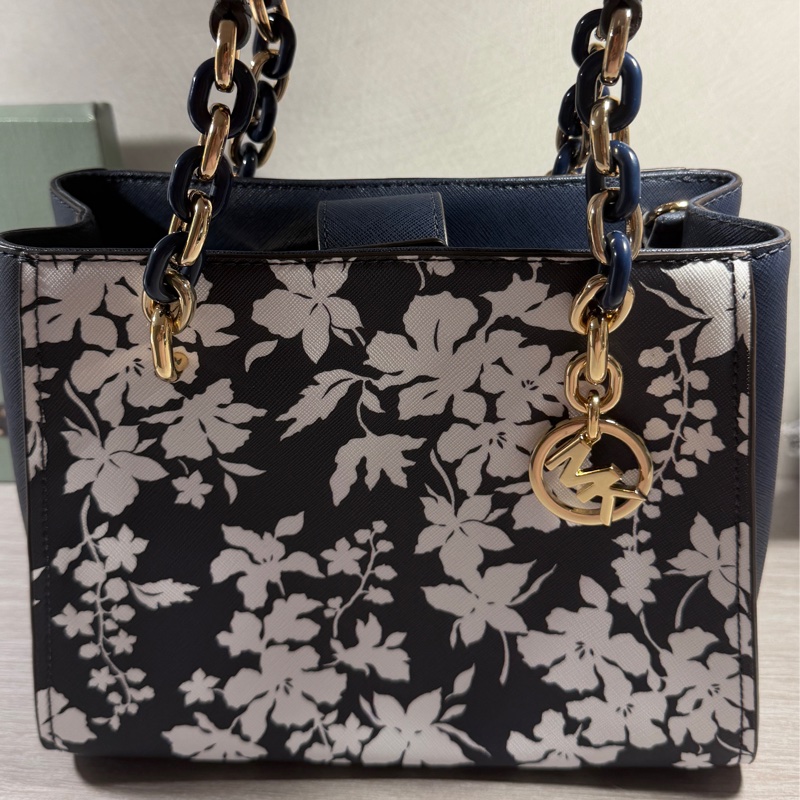 Michael Kors 海軍藍花卉印花雙肩包-1