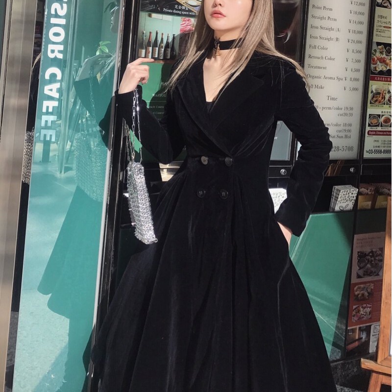 全新GRACE CHOW 周揚青自創品牌周周熱銷同款復古黑絲絨長版大衣裙S-1