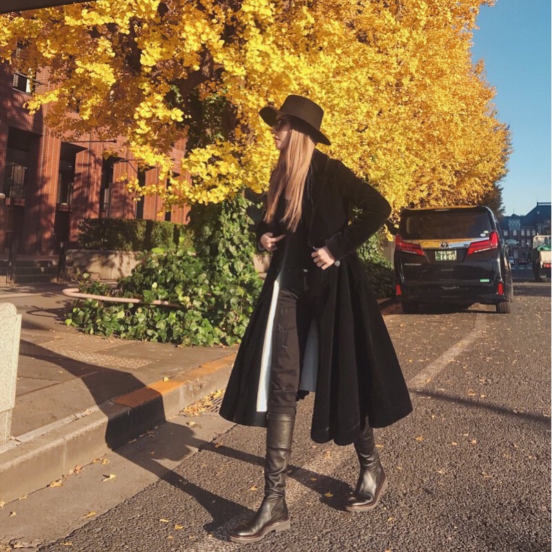 全新GRACE CHOW 周揚青自創品牌周周熱銷同款復古黑絲絨長版大衣裙S-2