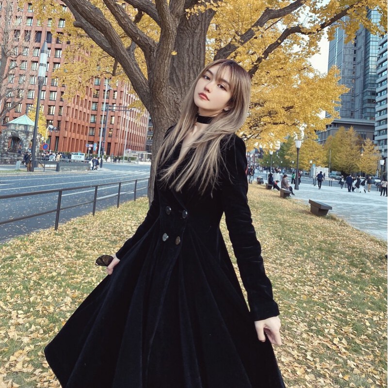 全新GRACE CHOW 周揚青自創品牌周周熱銷同款復古黑絲絨長版大衣裙S-3