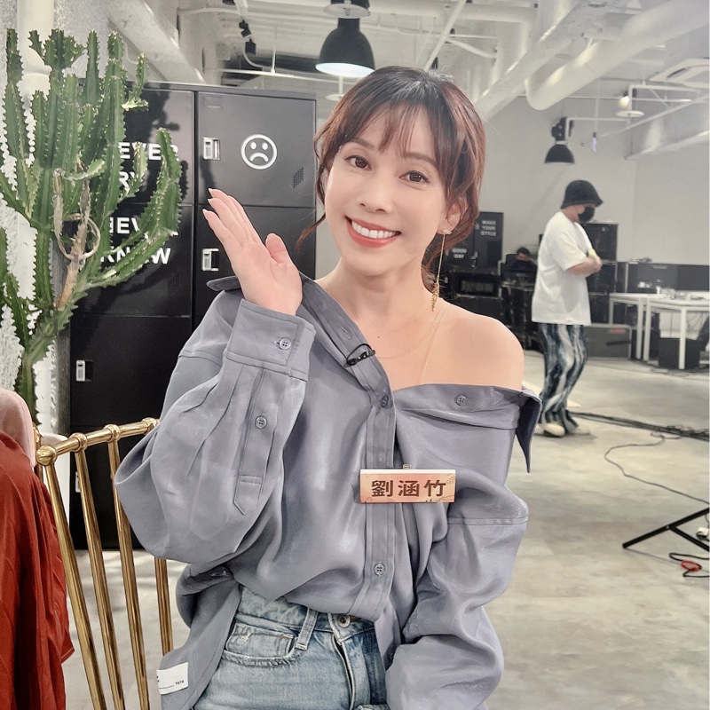 yuyu active 露肩oversize大翻領襯衫-0