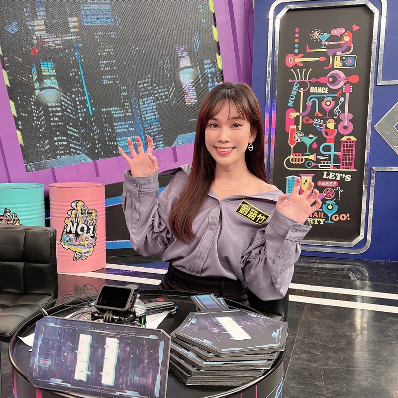 yuyu active 露肩oversize大翻領襯衫-1