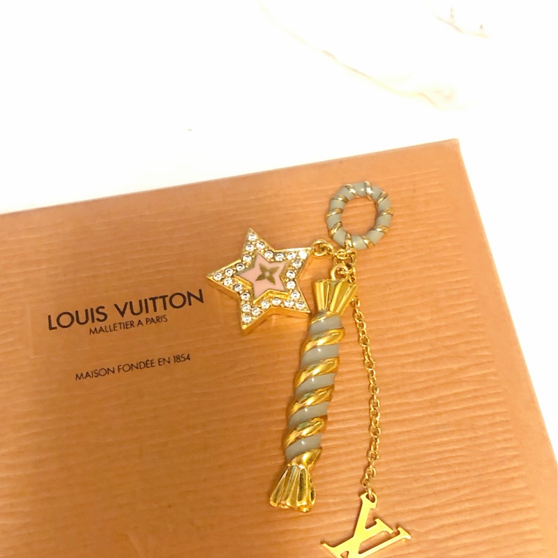 LV Louis Vuitton 項鍊墜飾 繽紛多彩星星魔法棒款-3