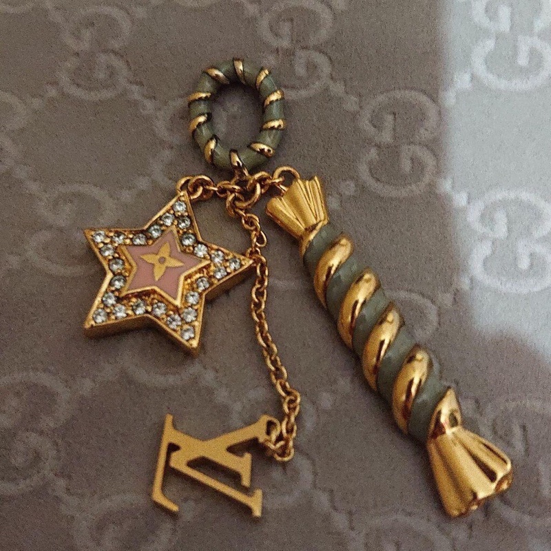 LV Louis Vuitton 項鍊墜飾 繽紛多彩星星魔法棒款-6