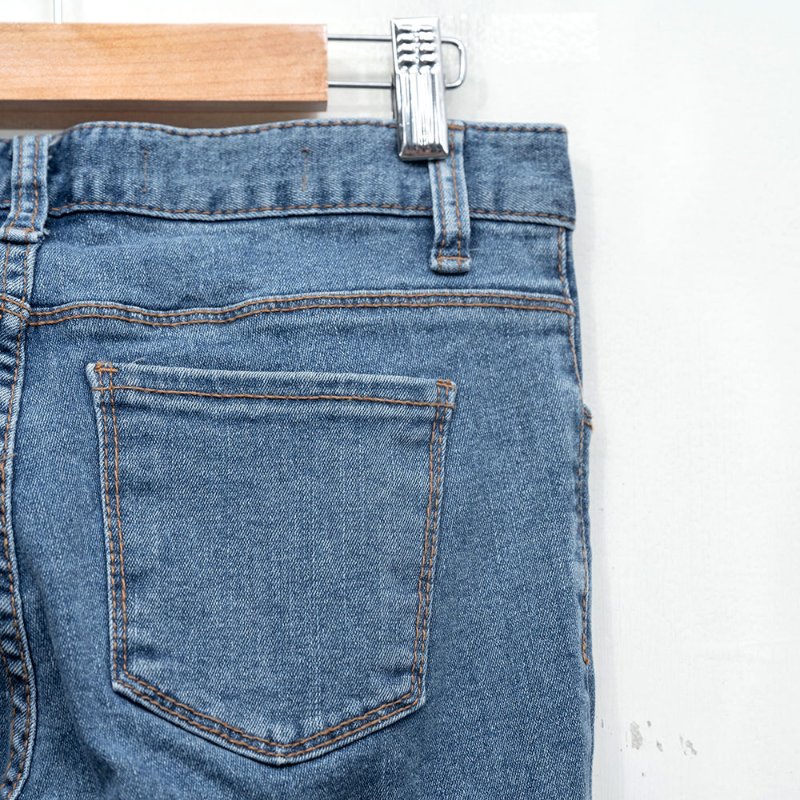 【曲艾玲私服】正韓珍珠釦環造型破壞牛仔褲-3