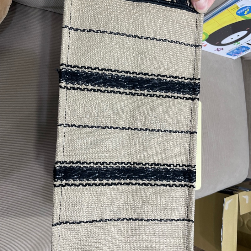 (麻煩看內文售75000)Dior book tote 米黑亞麻刺繡小款手提包/購物包/托特包-3