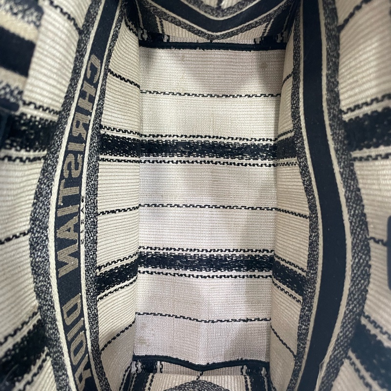 (麻煩看內文售75000)Dior book tote 米黑亞麻刺繡小款手提包/購物包/托特包-5