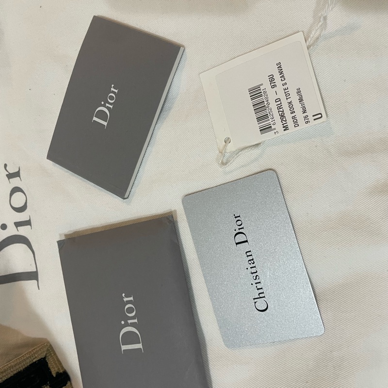 (麻煩看內文售75000)Dior book tote 米黑亞麻刺繡小款手提包/購物包/托特包-6