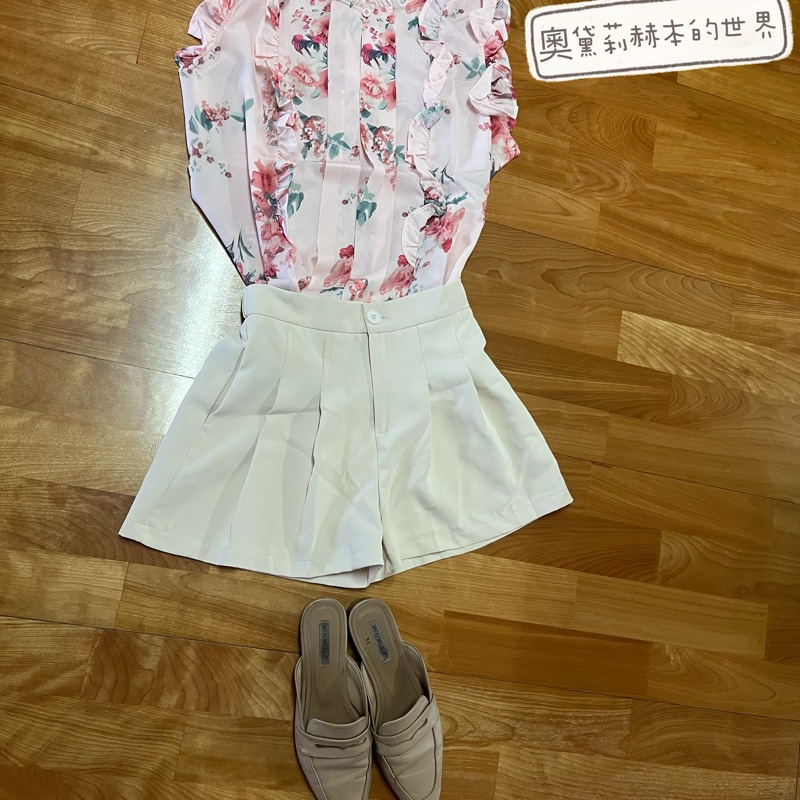 正韓製米白色百褶短褲-0