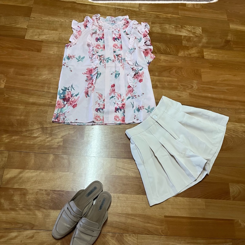 正韓製米白色百褶短褲-1