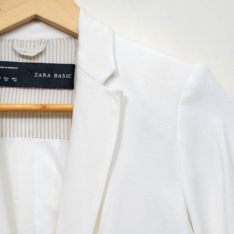 【名人私服】ZARA 白色墊肩棉麻西裝外套-1
