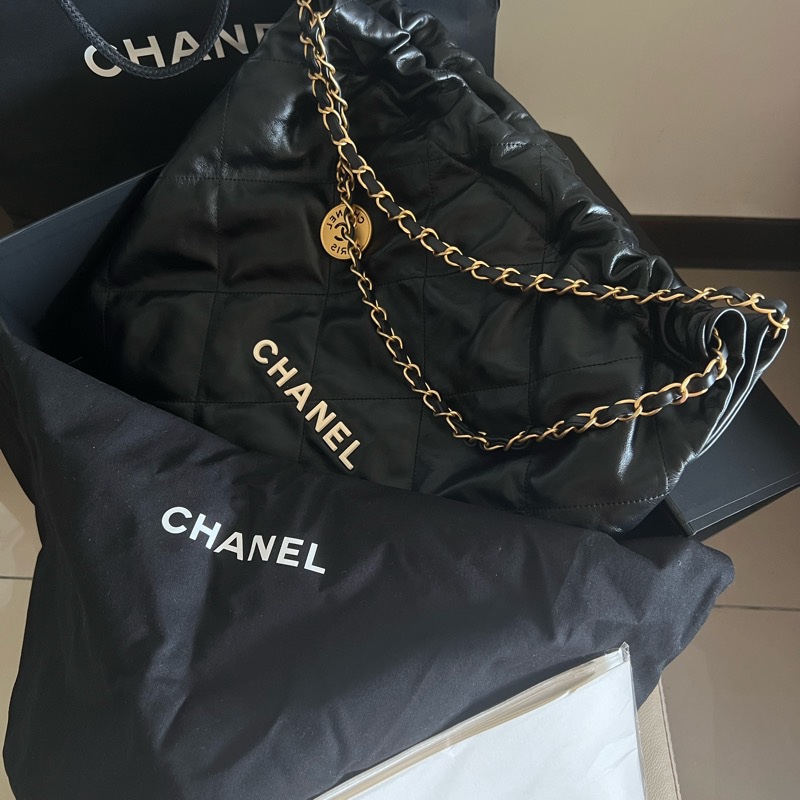 爆款chanel 22 bag 中號 黑底白字-1