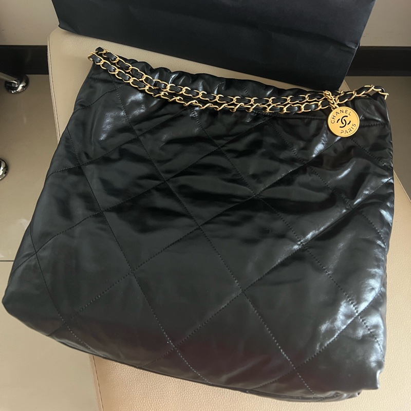 爆款chanel 22 bag 中號 黑底白字-8
