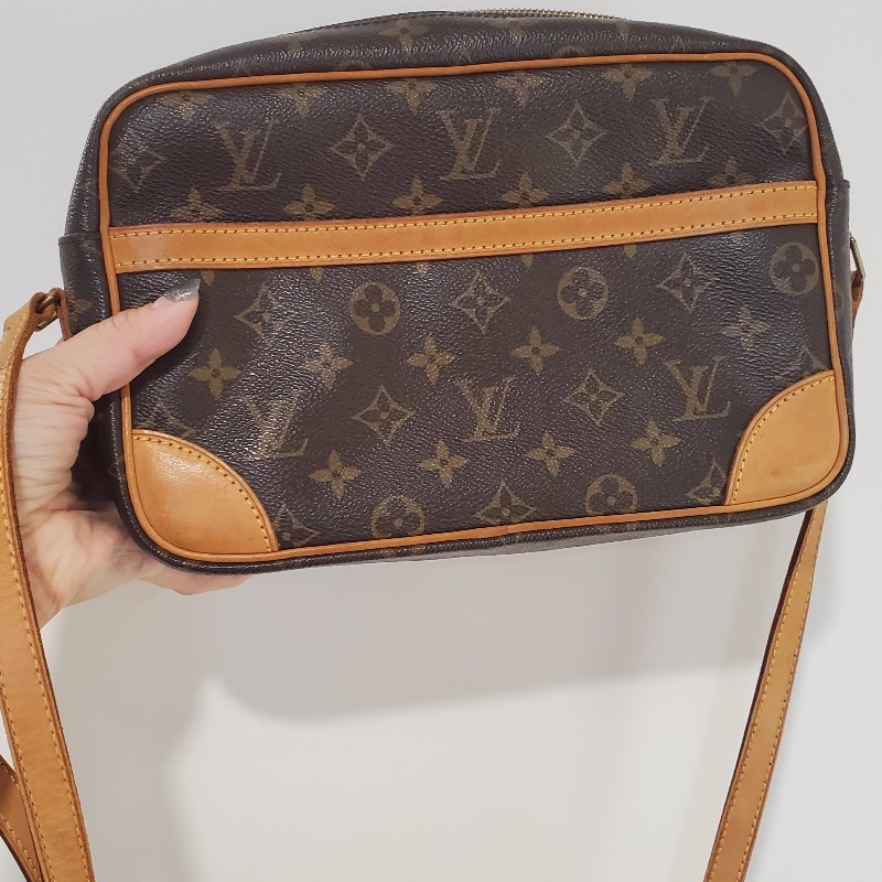 🎀👜Mandy Vintage Boutique👜🎀曼蒂二手精品 日本二手正品橫版記者包,航空包，空姐包 M51274-0