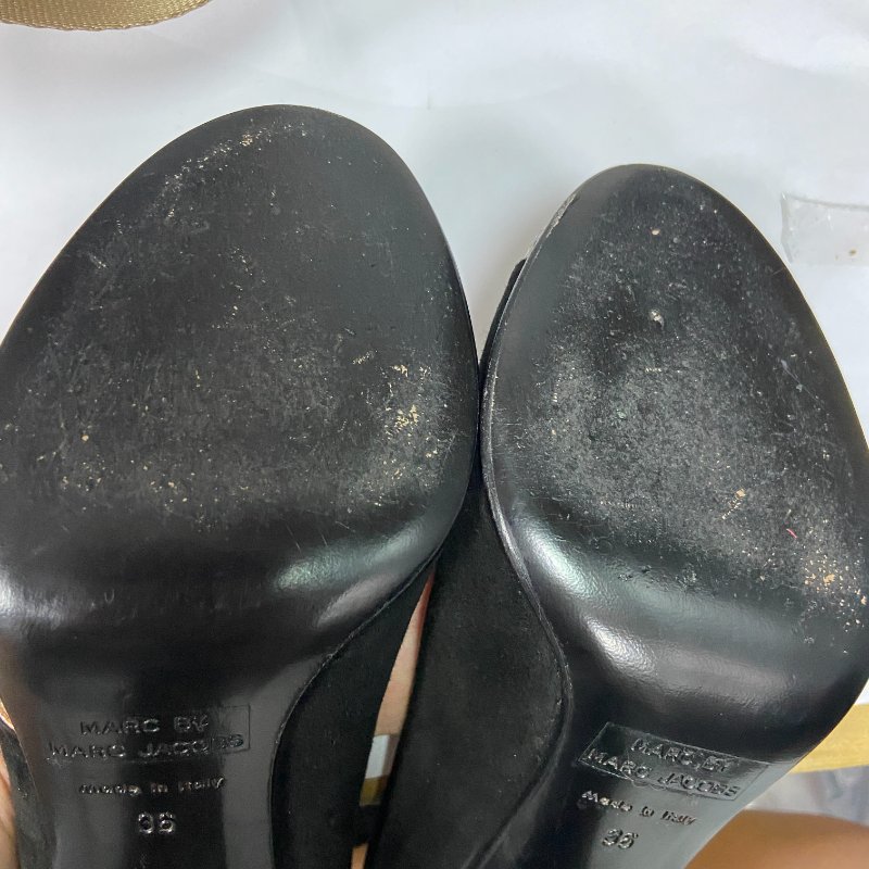 【曲艾玲私服】Marc Jacobs 黑金色麂皮蛇紋高跟鞋-5