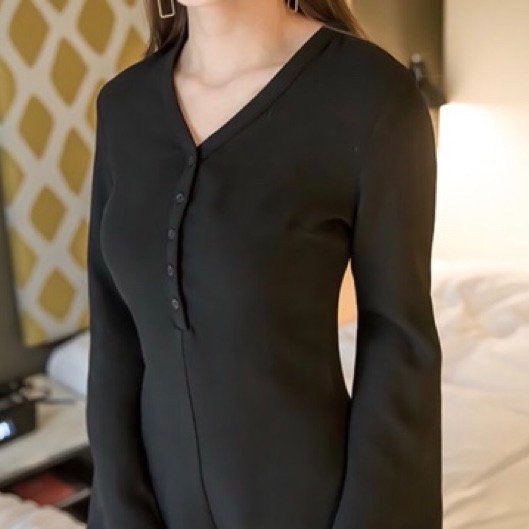 #全新# Mercci22 V領排扣喇叭袖連身褲-2