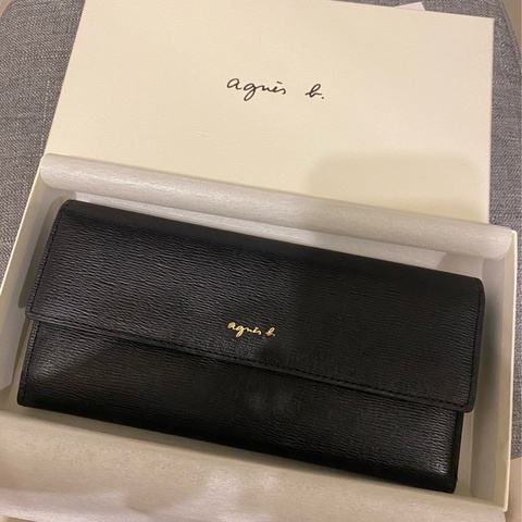 Agnes b. 薄黑長夾
