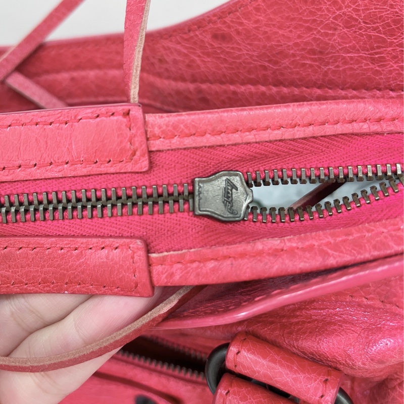 BALENCIAGA 巴黎世家 city 莓紅 全皮 小釦 手提包 肩背包 機車包-1