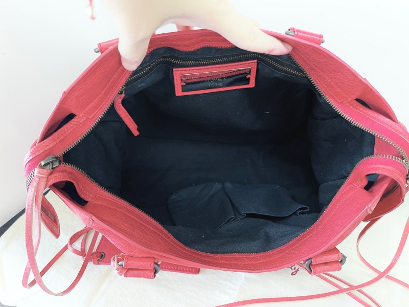 BALENCIAGA 巴黎世家 city 莓紅 全皮 小釦 手提包 肩背包 機車包-2
