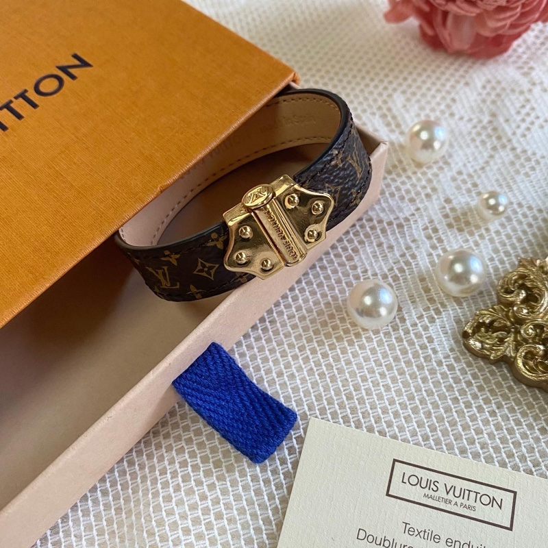 【LOUIS VUITTON】  ‣NANO MONOGRAM 手環-0
