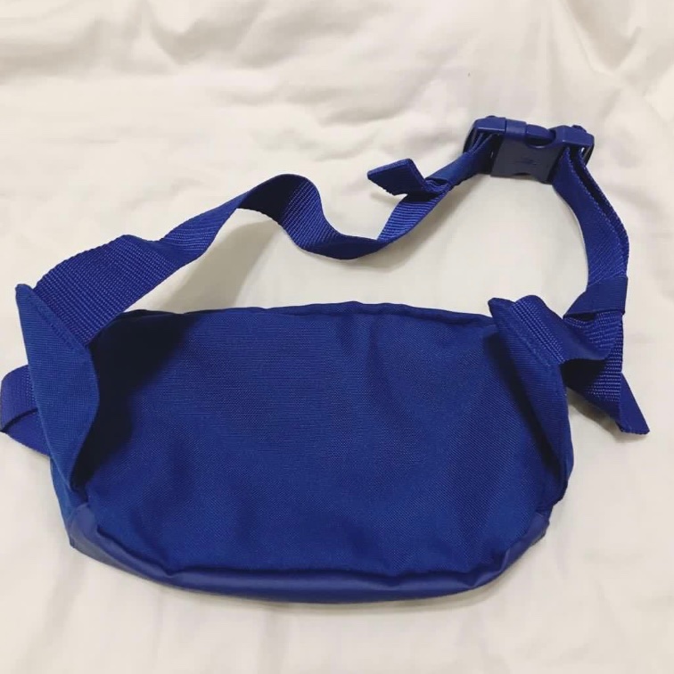 極新-adidas藍色側背包 胸前包-3