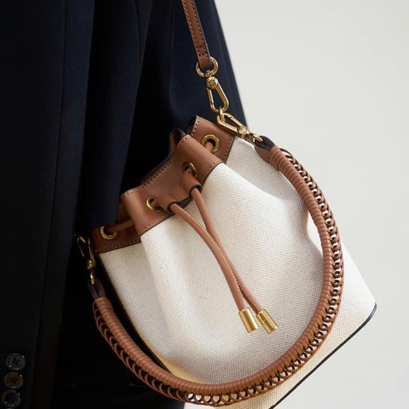 charles & keith 編織提把水桶包-0