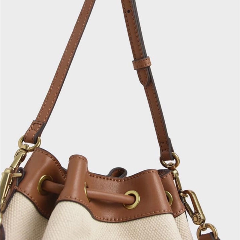 charles & keith 編織提把水桶包-3