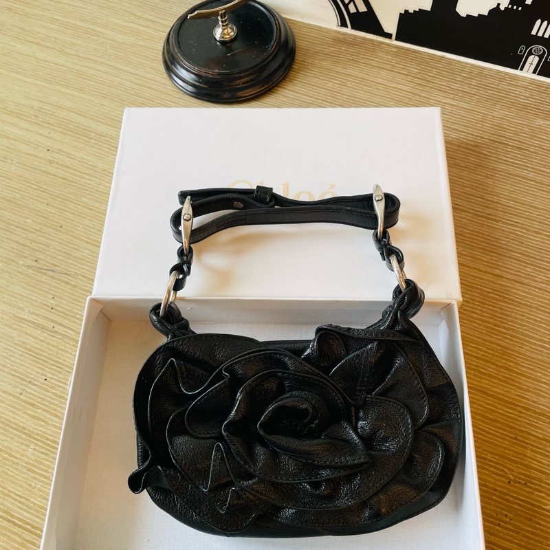 二手正品YSL聖羅蘭牛皮花朵小包/手機包/義大利製～有扣環可加背帶，近全新！看圖看內文-0