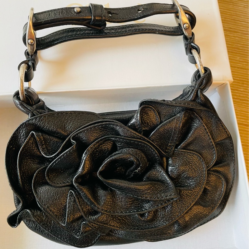 二手正品YSL聖羅蘭牛皮花朵小包/手機包/義大利製～有扣環可加背帶，近全新！看圖看內文-9