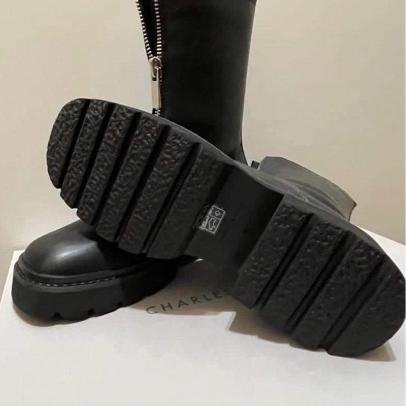 全新charles & keith 小ck 前拉鍊厚底中筒靴 38號-1