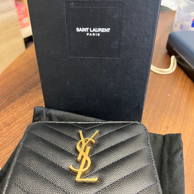 YSL 經典LOGO山形紋短夾/拉鍊錢包 (黑色 x 金字) Monogram Saint Laurent-9