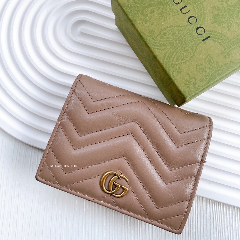 GUCCI 粉膚色 牛皮 marmont 扣式二折短夾-0