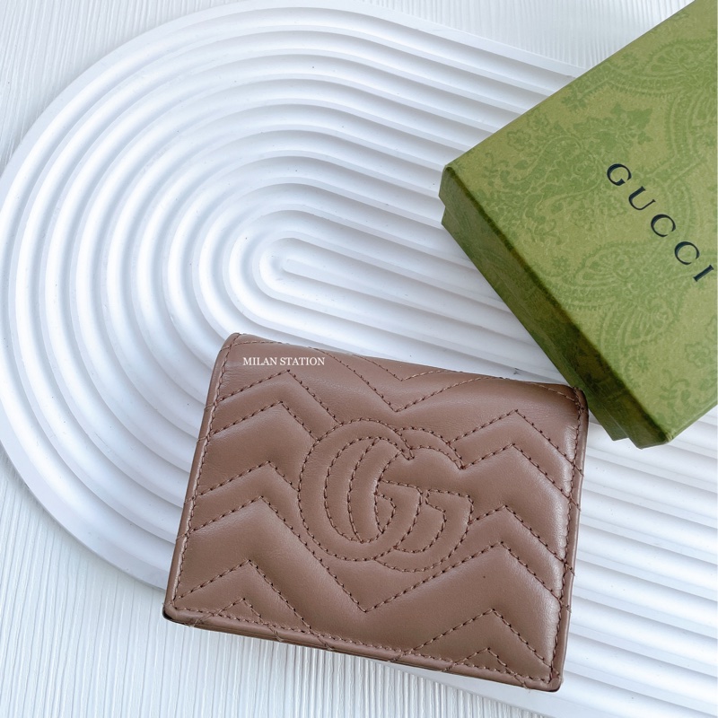 GUCCI 粉膚色 牛皮 marmont 扣式二折短夾-2