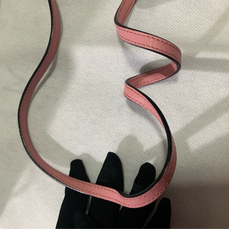 芭比粉無所不在~~Prada 經典三角金屬LOGO小牛皮兩用迷你水桶包(粉紅)-6