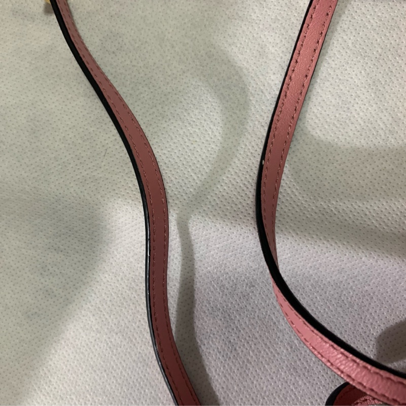 芭比粉無所不在~~Prada 經典三角金屬LOGO小牛皮兩用迷你水桶包(粉紅)-7