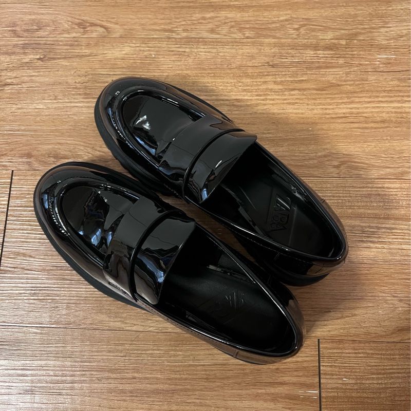 Zara漆皮樂福鞋-0
