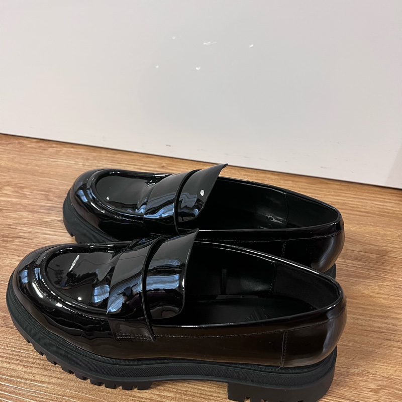 Zara漆皮樂福鞋-1