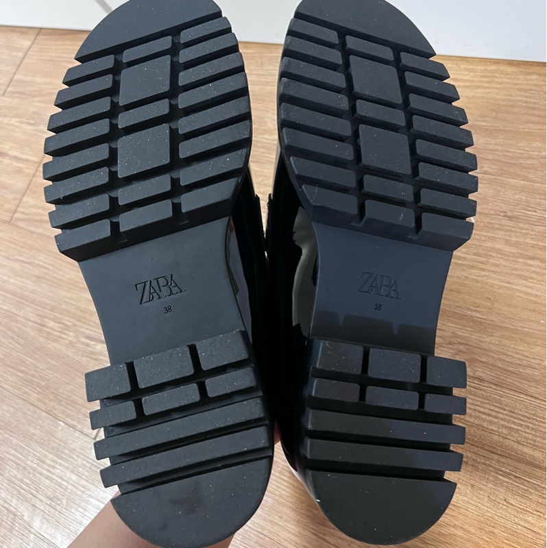 Zara漆皮樂福鞋-3