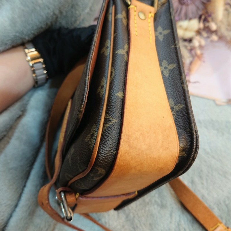 💕【二手】LV 真品 泫雅同款 老花馬鞍包 /絕版古董/復古包-4