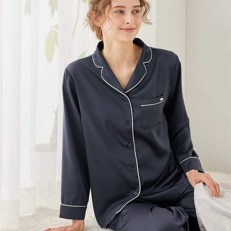 正品現貨｜日本 tutuanna 翻領緞面睡衣 - 炭黑色 --0