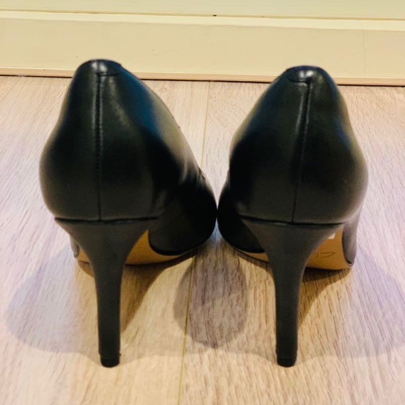 Clarks經典優雅真皮黑高跟鞋-2